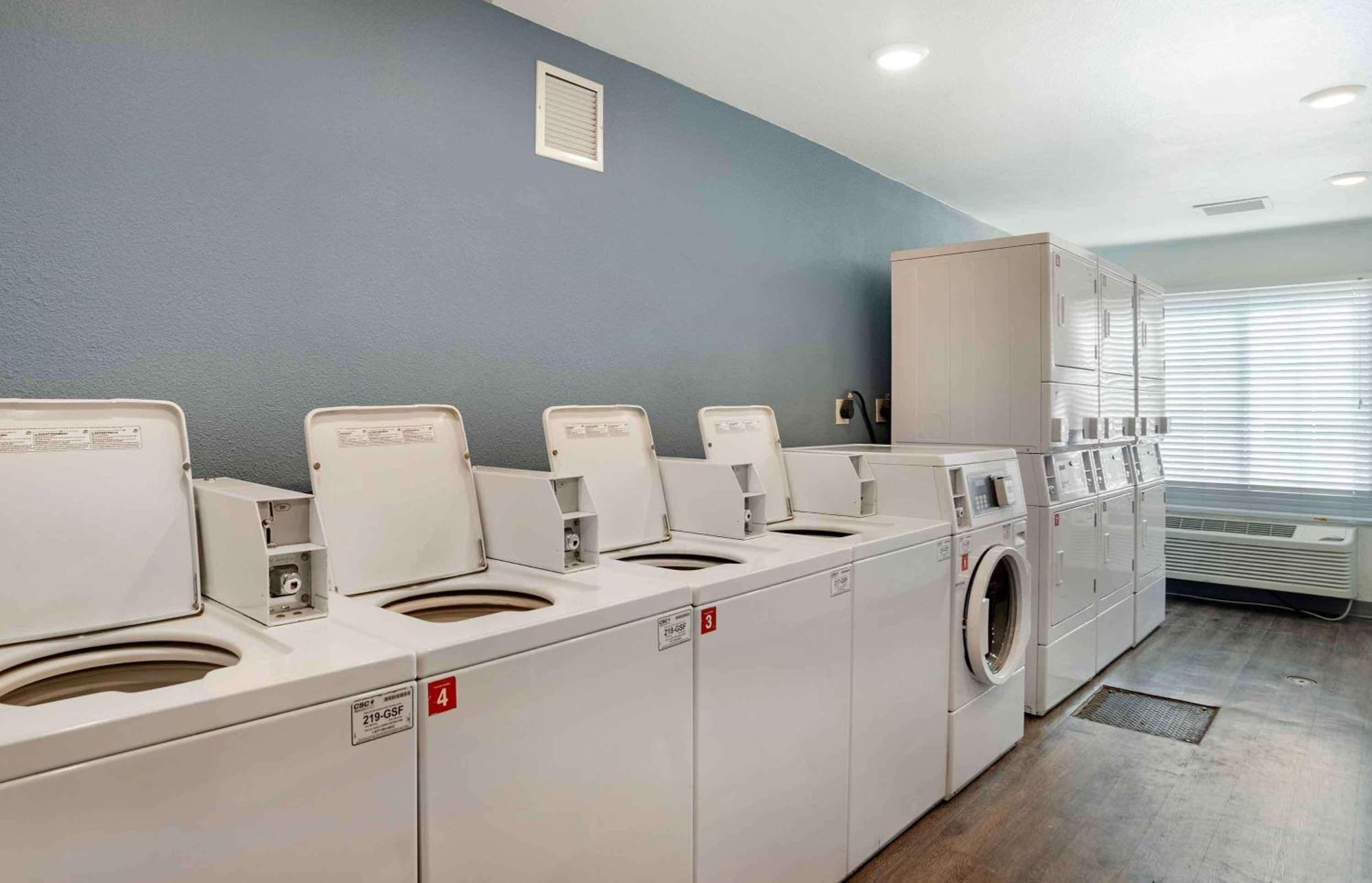 Extended Stay America Select Suites - Спрингдейл Екстериор снимка